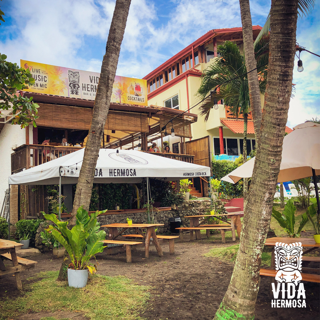 Vida Hermosa Bar and Restaurant