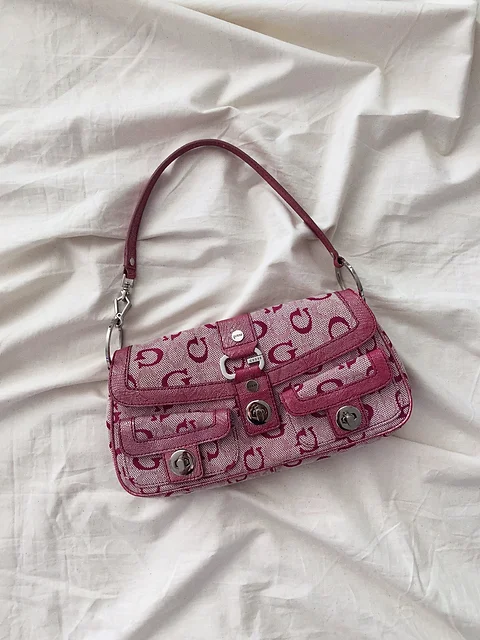 guess baguette bag