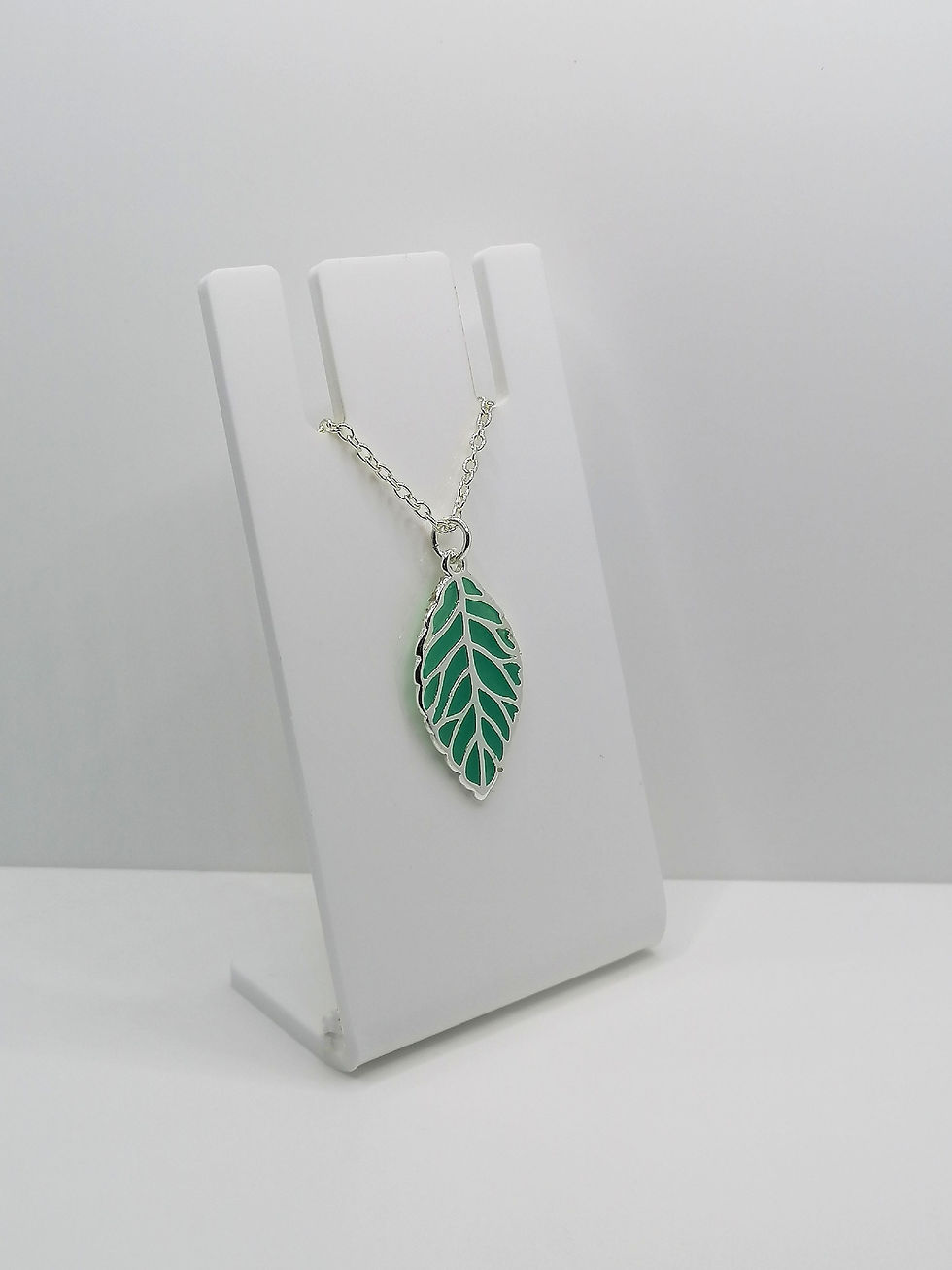 Silver Plated Leaf Pendant - Dark Green 
