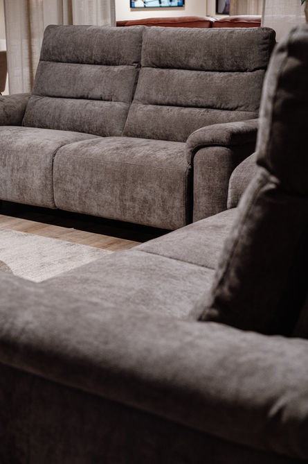 canapé relax électrique avec assise moelleuse et têtières réglables