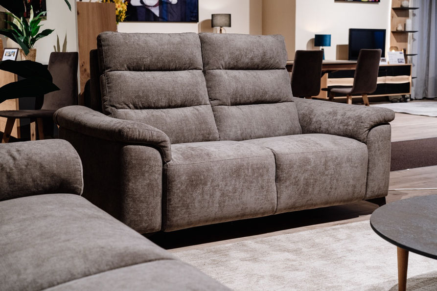 canapé relax électrique avec assise moelleuse et têtières réglables