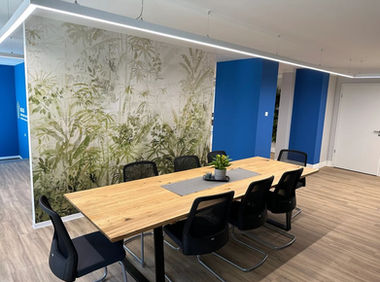 Hybride Küche und offene Besprechungszone Dresden – multifunktionale Bürofläche