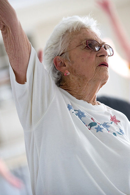 personne âgée et mouvement