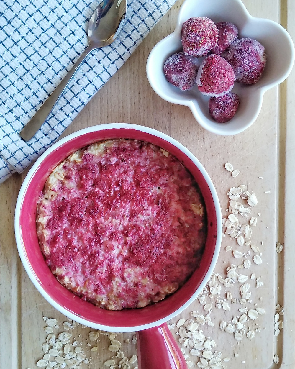 pieczona owsianka z truskawkami, poradnia dietetyczna Holi Diet Ada Śledziewska www.holi-diet.pl