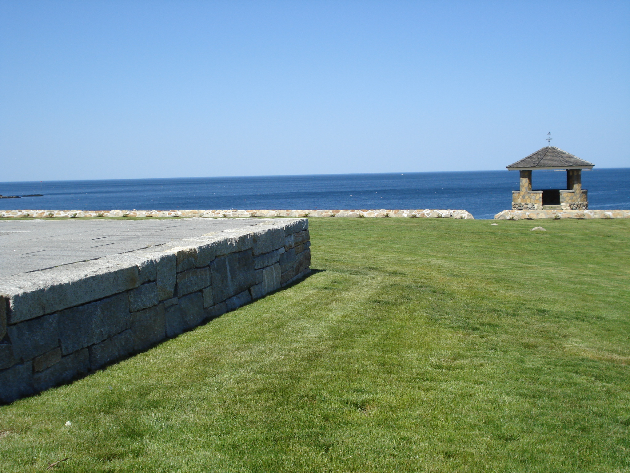 Mixed Granite Raised Wall