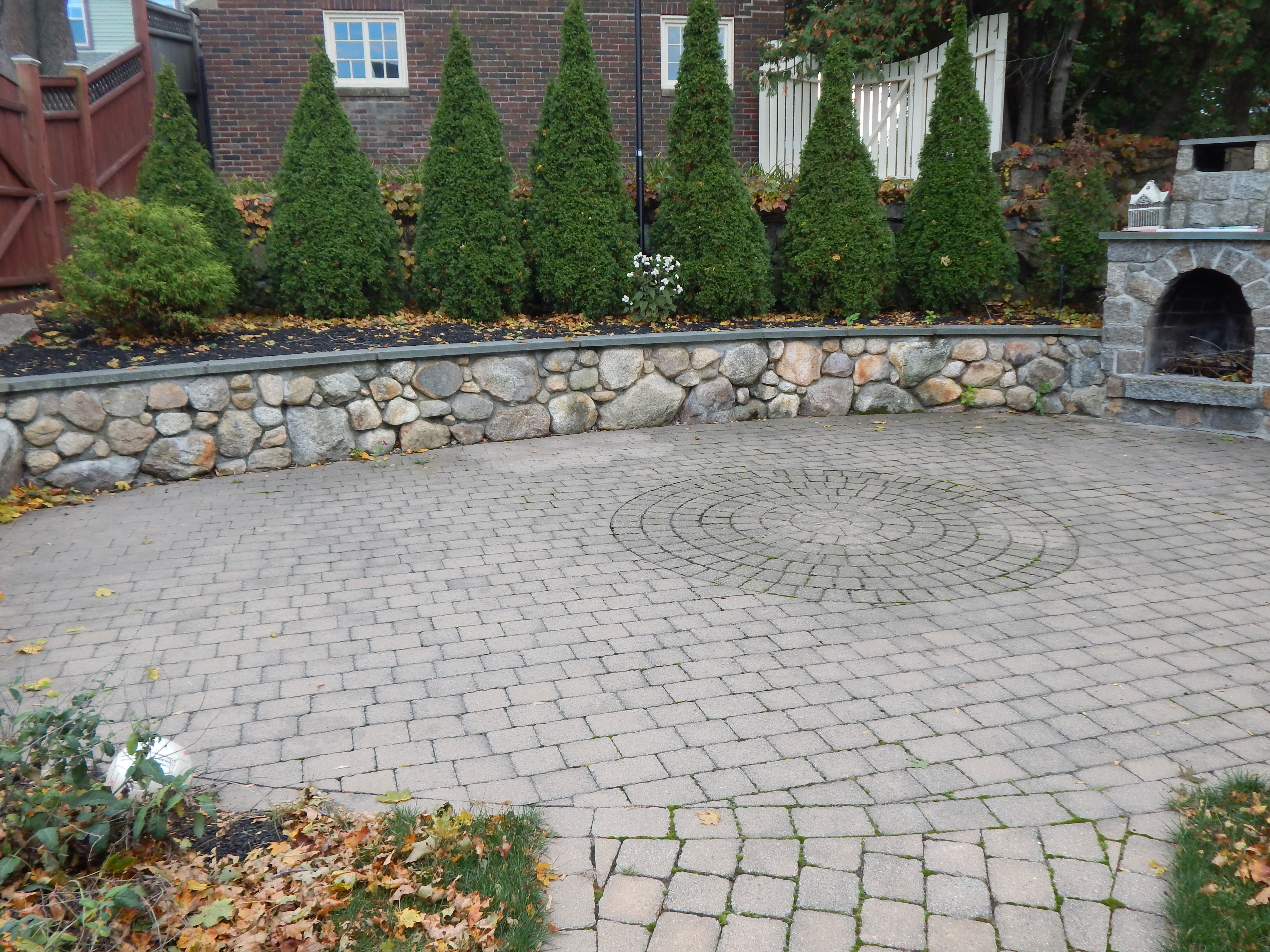 Fieldstone Wall w/Bluestone Cap