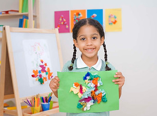 Menina de classe de arte
