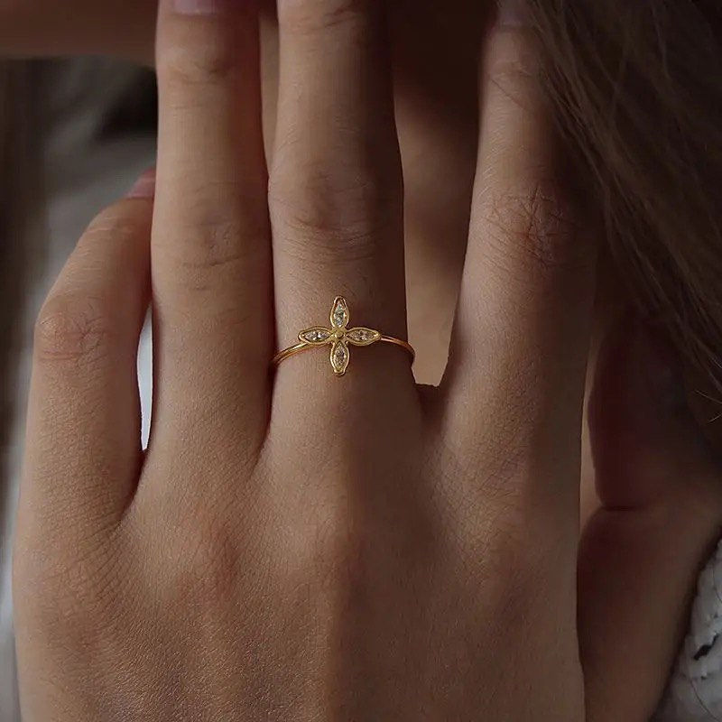 Thumbnail: Flower with ZirconRing