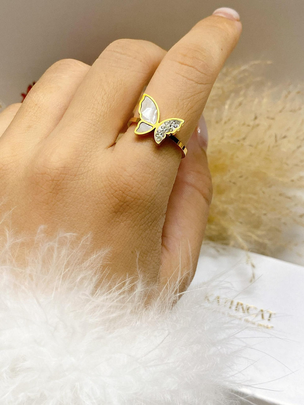 Hình thu nhỏ: Ciara Ring