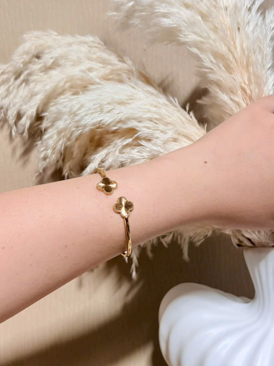 Hình thu nhỏ: Clover Oval Cuff