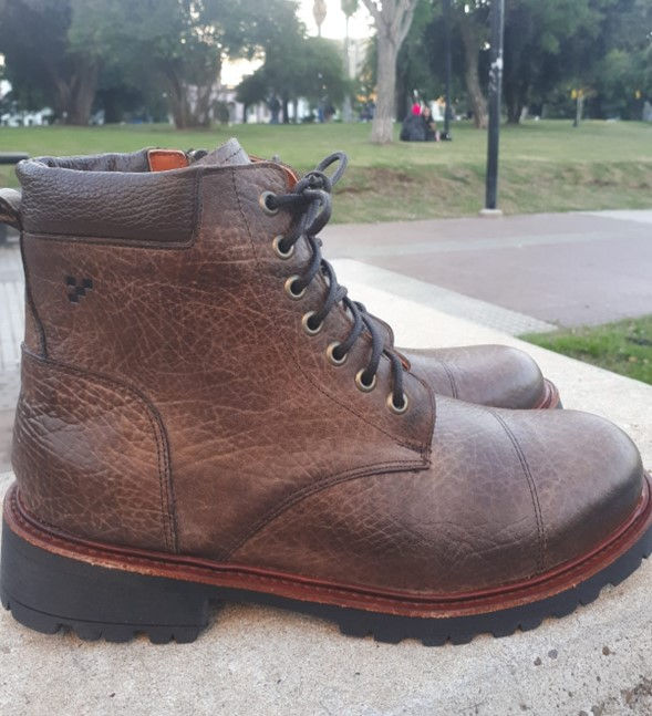 Miniatura: Borcego de cuero Guy Laroche