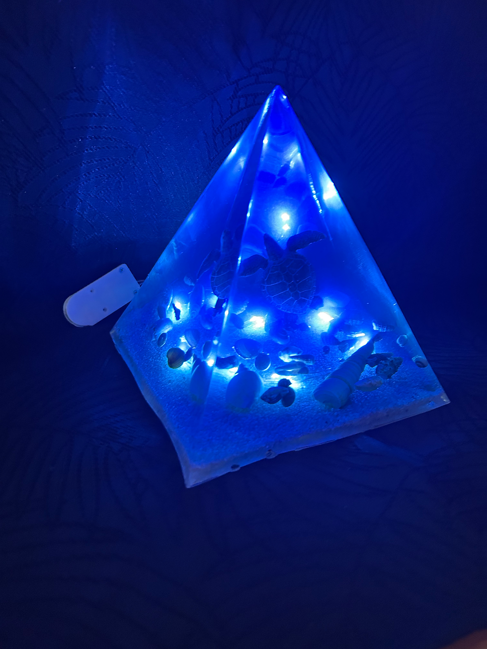 Miniature : Pyramide océan avec LED