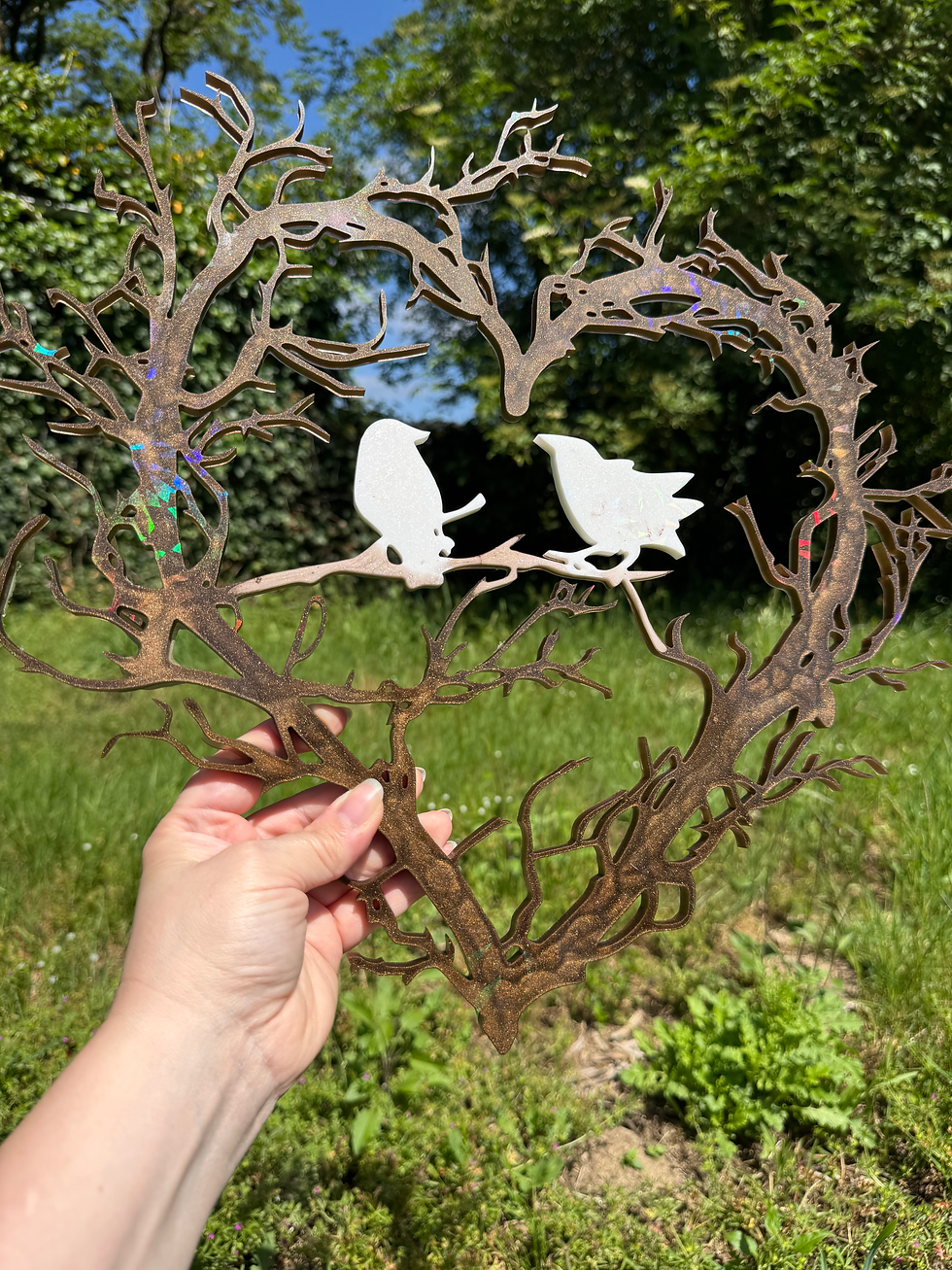 Thumbnail: Décoration originale d'un nid d'oiseau holographique