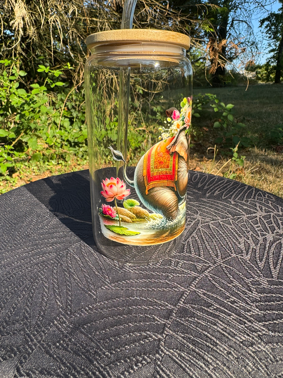 Thumbnail: Verre à boire décoré