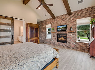 5_Primary Bedroom_photo_online_040.jpg