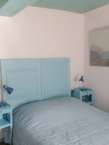 lit-chambre-bleue-lepicerie-venat-angouleme