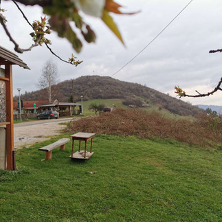 Blick auf die Sonnenpyramide in Visoko, Bosnien