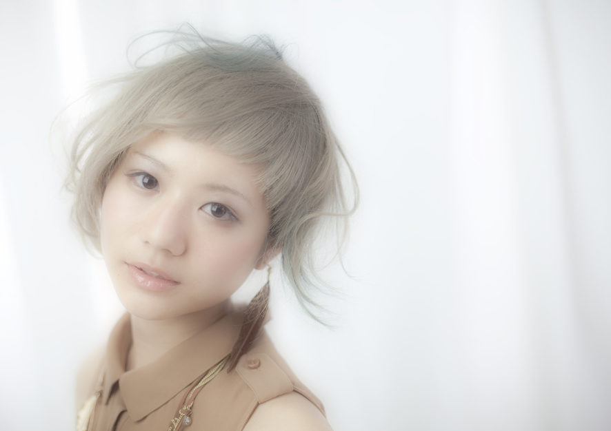 白髪のモデル