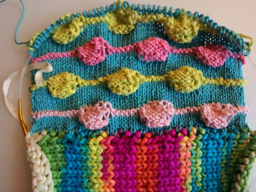 Osterchallenge – Stück 2: Anstricken, Ostereiermuster & ein kleiner “Plastik”-Trick