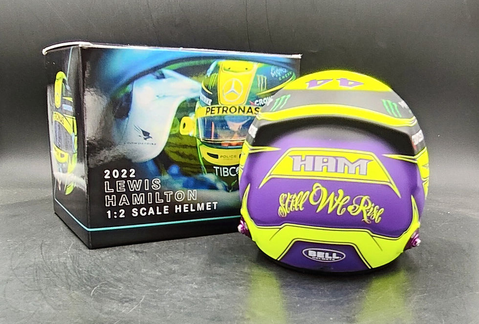 Miniatura: Helmet 1/2 Lewis HAMILTON 2022