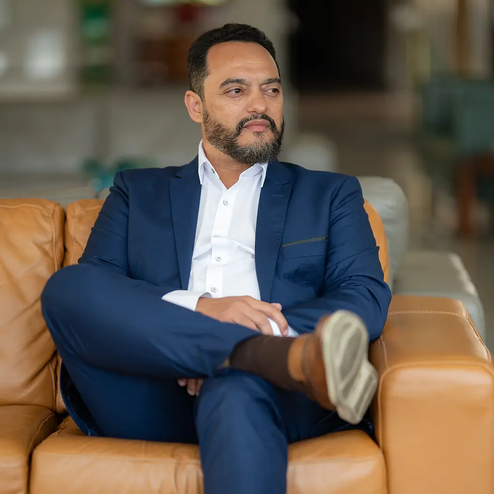 sentado perna cruzada.webp