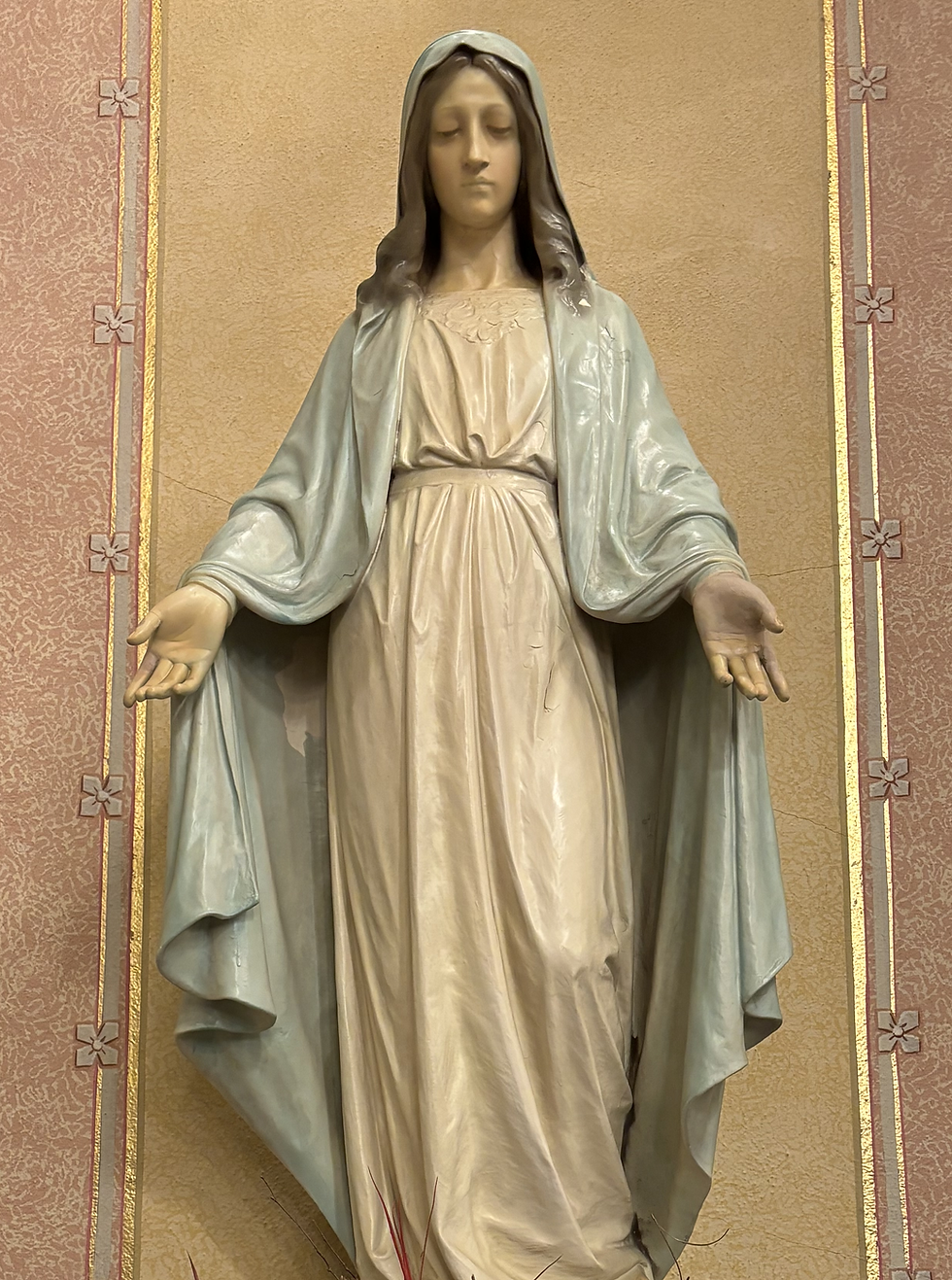 “The path to Heaven is full of obstacles, but you are not alone. My Jesus loves you and walks with you.”