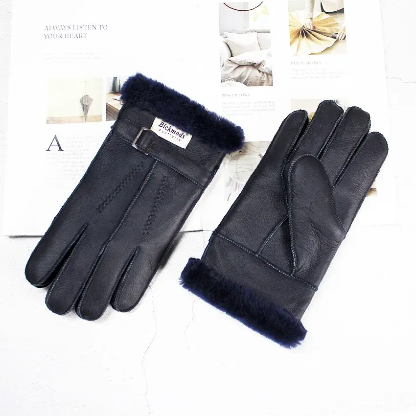 Men's thick sheepskin fur gloves for winter outdoor use.