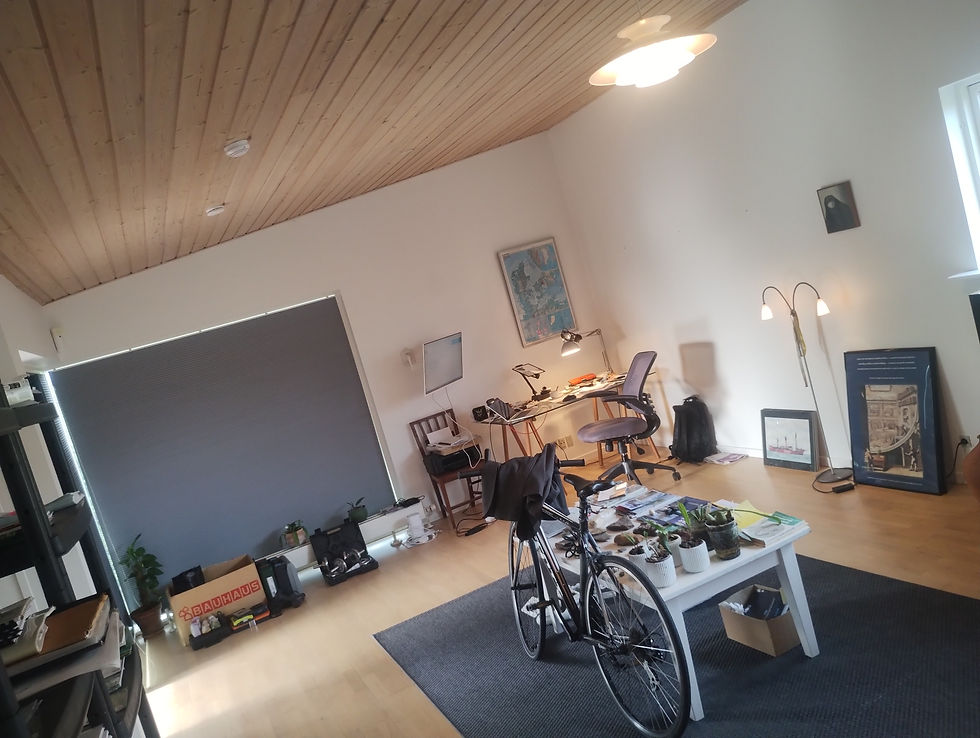 det tekniske kontor fra kantinen. jeg anbefaler ikke over 1/2 forplejning, da vi civiliseres i offentlige rum, ej i kaserne-kose.