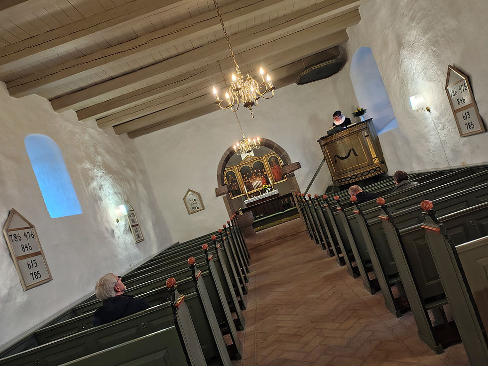 og selv om dagens prædiken afholdes af et kvinde-menneske - er den enorme folke-skare vidne til jesus klage før golgatha.