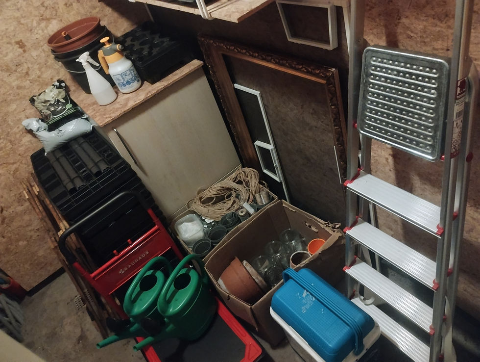 lager-beholdningen gøres op efter flytningen. der ryddes godt op hver gang, så alle nedskrivningerne ikke hober sig op