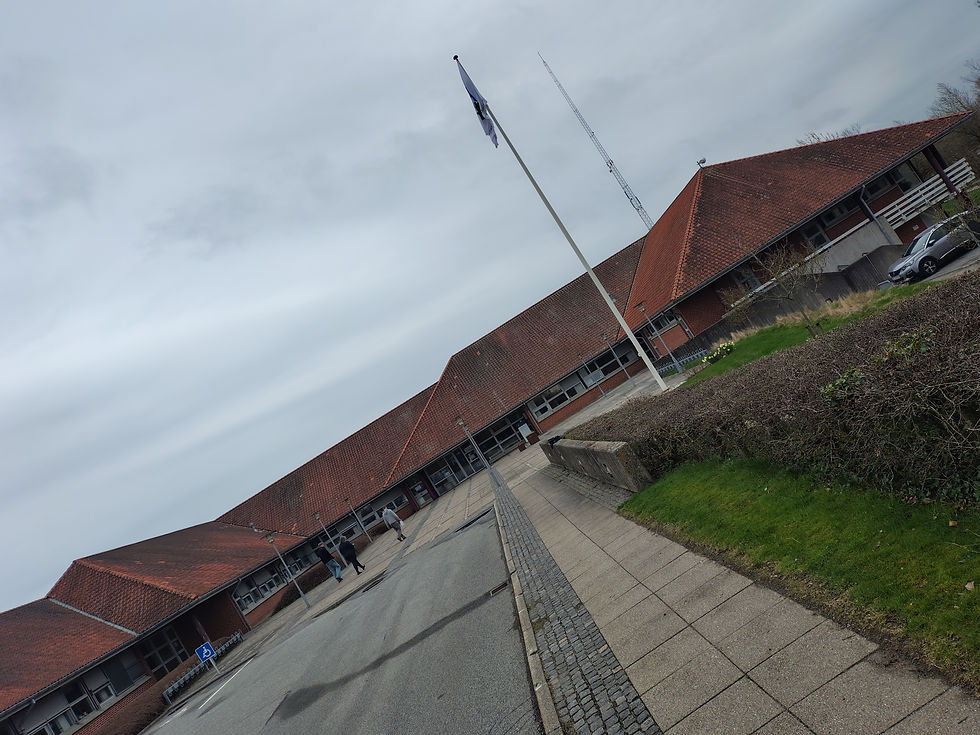 i den private virksomhed, som forsørger mig, min kone, og vores børn - har vores etabe fået lidt mere til deres lalle-karussel,