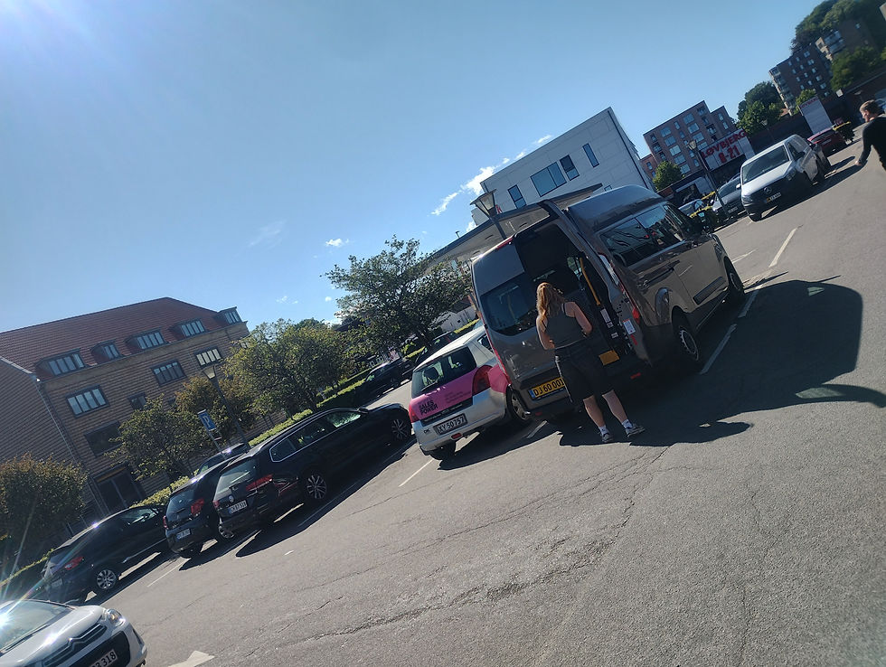 2 uger efter arbejds-ferien, lykkedes det at finde en ny bolig, i go go tid til kommunal-valget den 18. november.