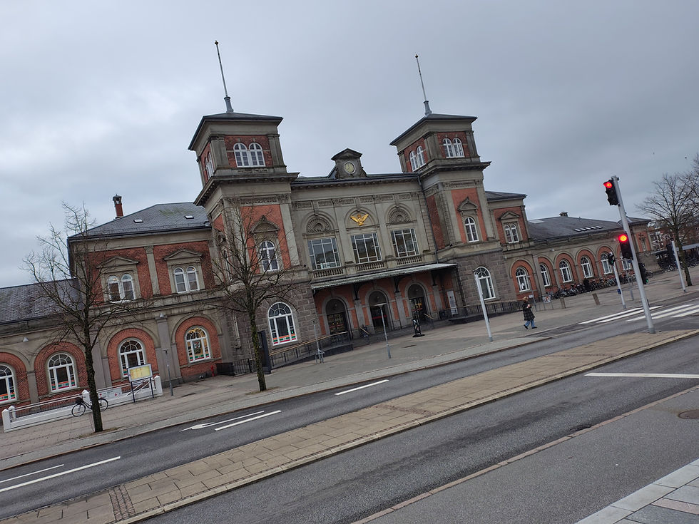 ålborg station, og hovedsæde for ålborg amt, når det genoprettes. nordjyllands amt får vel-sagtens sæde i hjørring kommune.