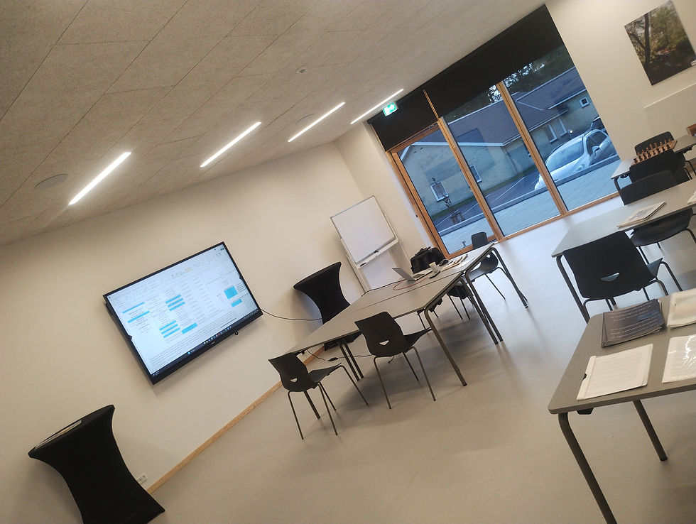 en skatte-lettelse på 1% om året, og en arbejds-markeds-rate som sænkes 0,15% => øget arbejds-udbud på 30.000 års-værk.