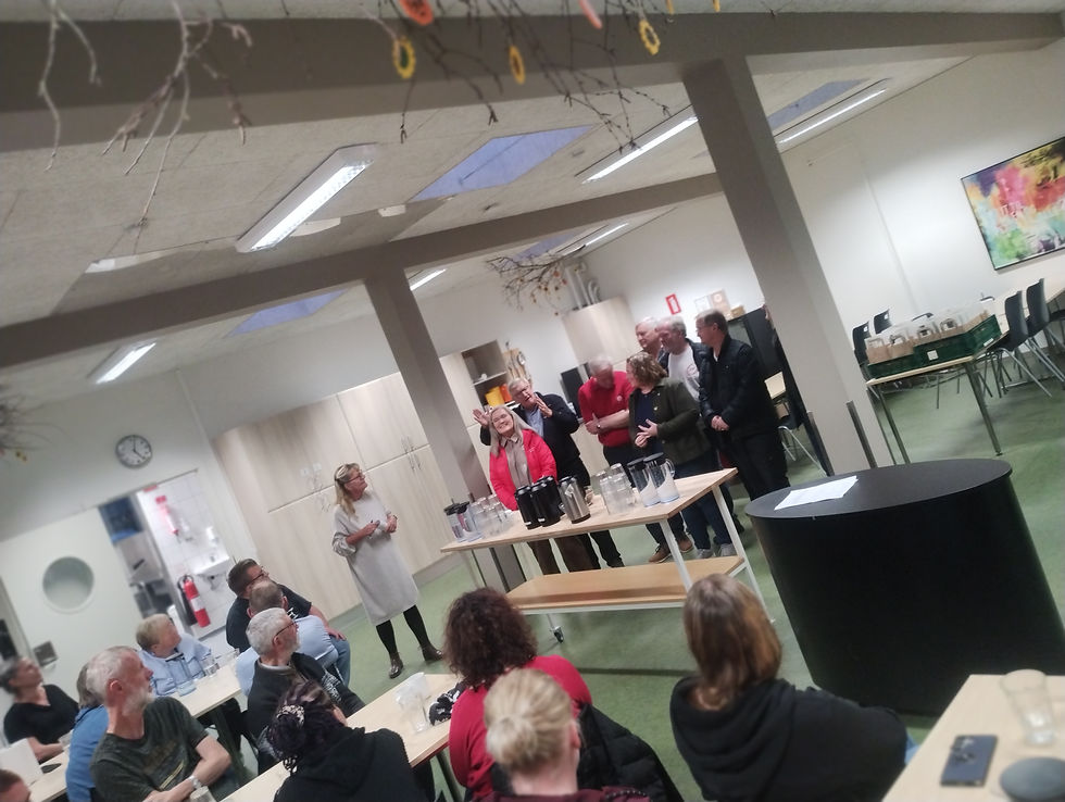 en mere garvet type. social-demokratiet er bleven majet glad for social-arbejde, og kommer ikke så tit i værkstederne længere.