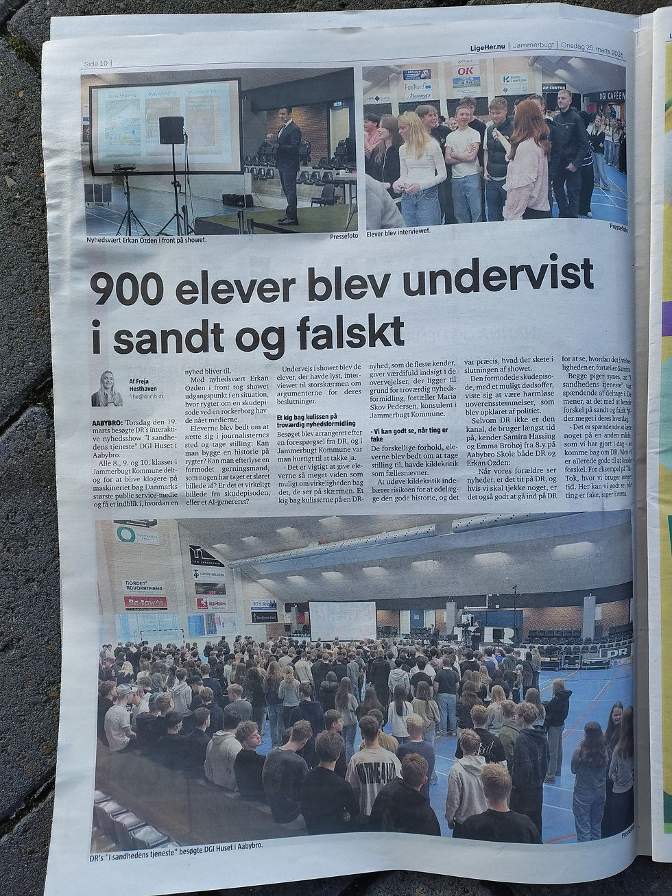 parnasset inde bag voldene, er draget i felten med et lille foredrag om mediernes rolle som formidler. meget ktitiske, er de.