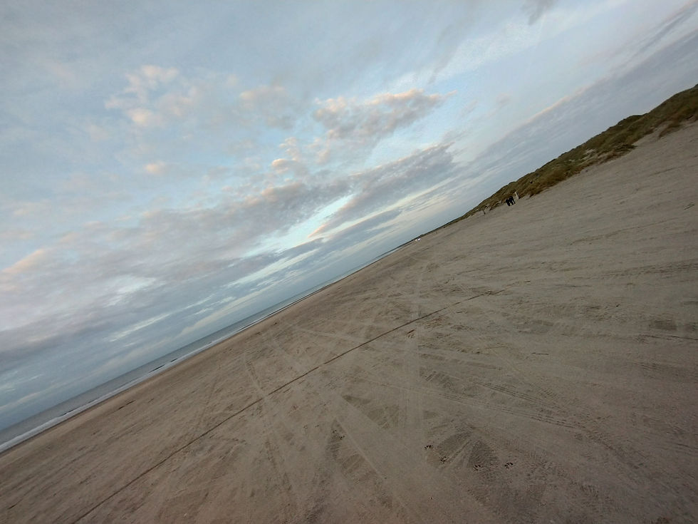 fra rødhus kan man køre langs stranden, helt til løkken, men night rider satte vognen fast, and somebody 'ave got to pay for it.