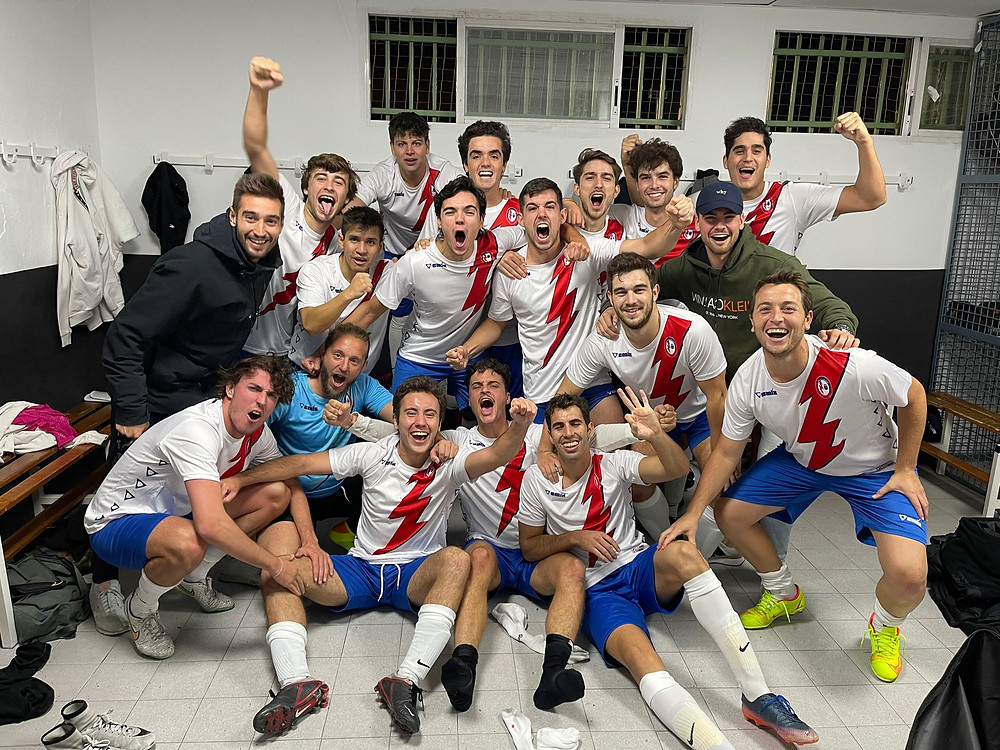 El equipo celebra una de las victorias cosechadas esta campaña.