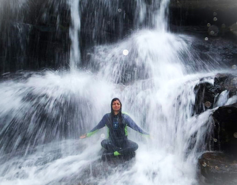 Meditación Cascada Cuarzos 2.jpeg