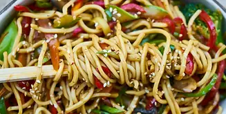 Fine-Dining-At-Chokhiwadi-Pan-Fried-Noodles.webp