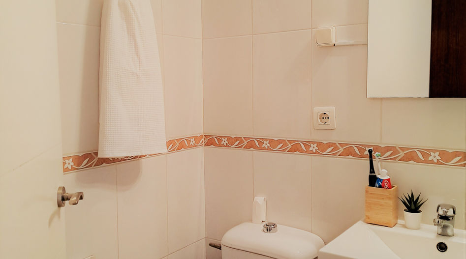 Apartamento en Benalmadena Costa con vistas al mar y en primera linea de playa con parking privado