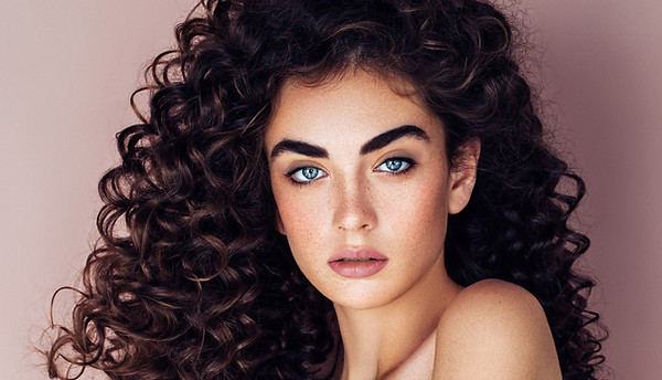 Woman with beautiful brows from Lavoom Salon Brow services