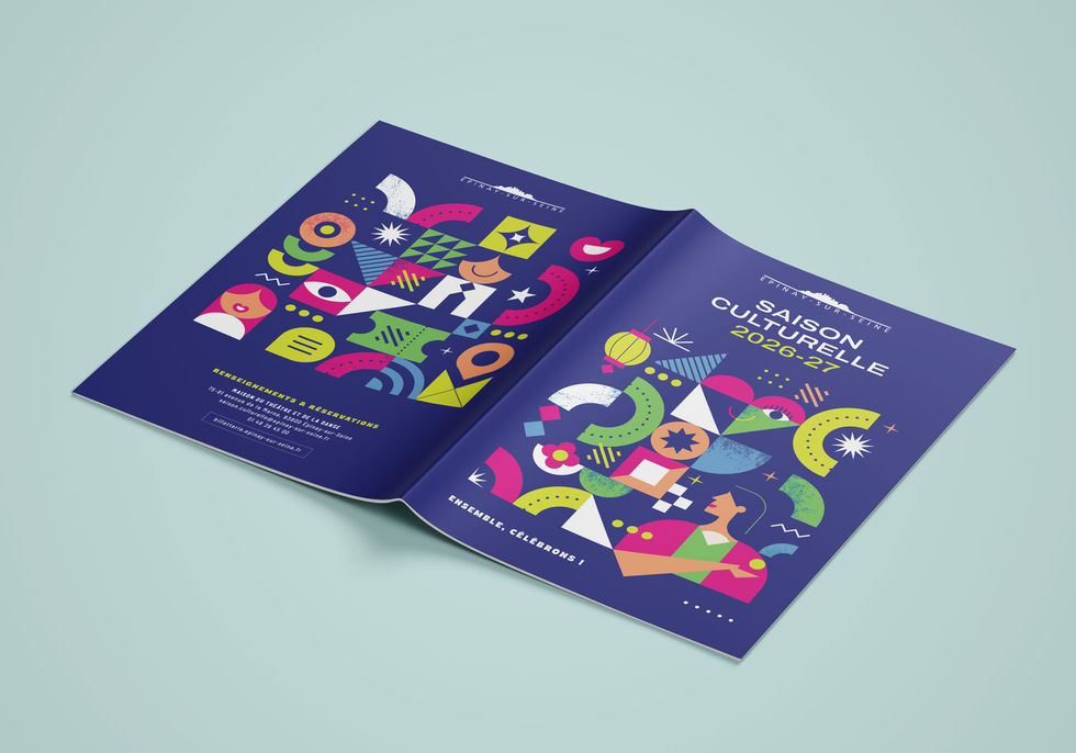 Présentation du programme de la saison culturelle de la ville d'Épinay-sur-Seine, présenté à plat avec la couverture et le dos