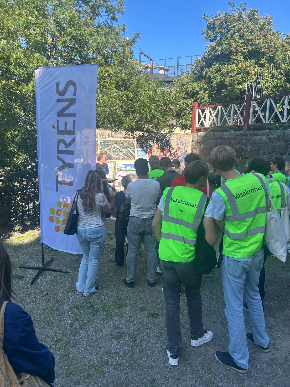 Tyrens håller föredrag