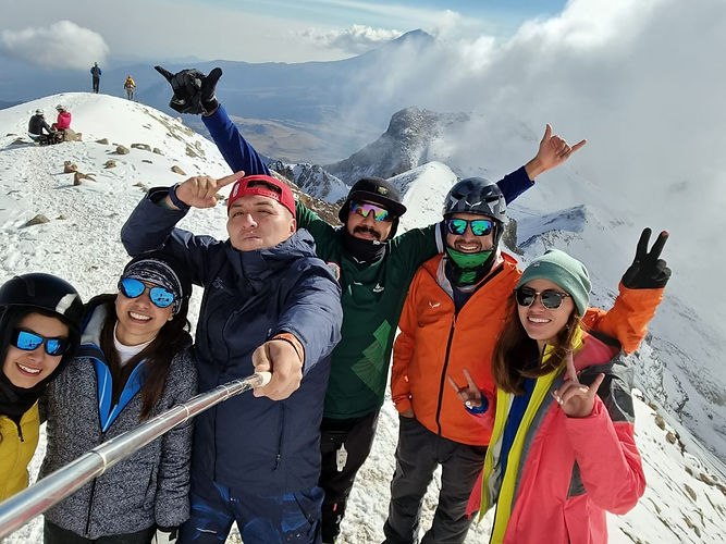 Grupo en cumbre de Iztaccihuatl