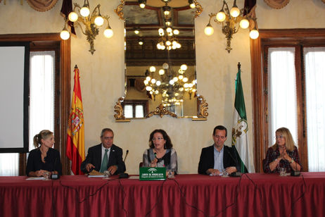 La Junta se une a entidades sociales y a la Universidad de Almería para celebrar el Mes de la Lucha 