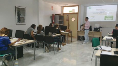 El alumnado del curso de Manejo de Máquinas de Control Numérico de la Escuela del Mármol finaliza su