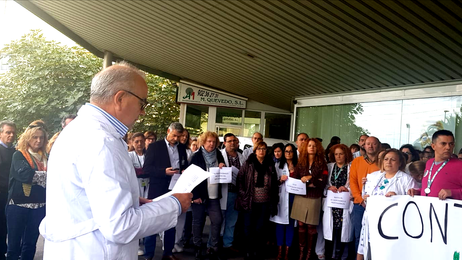Los profesionales del Hospital Universitario Torrecárdenas se manifiestan en apoyo a las profesional