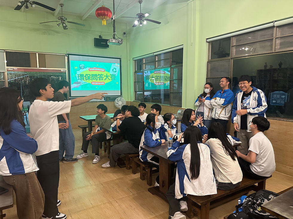 Environmental Knowledge Contest: Students actively participating in the Environmental Q&A Competition, deepening their understanding of sustainable development concepts through intense and exciting competition.