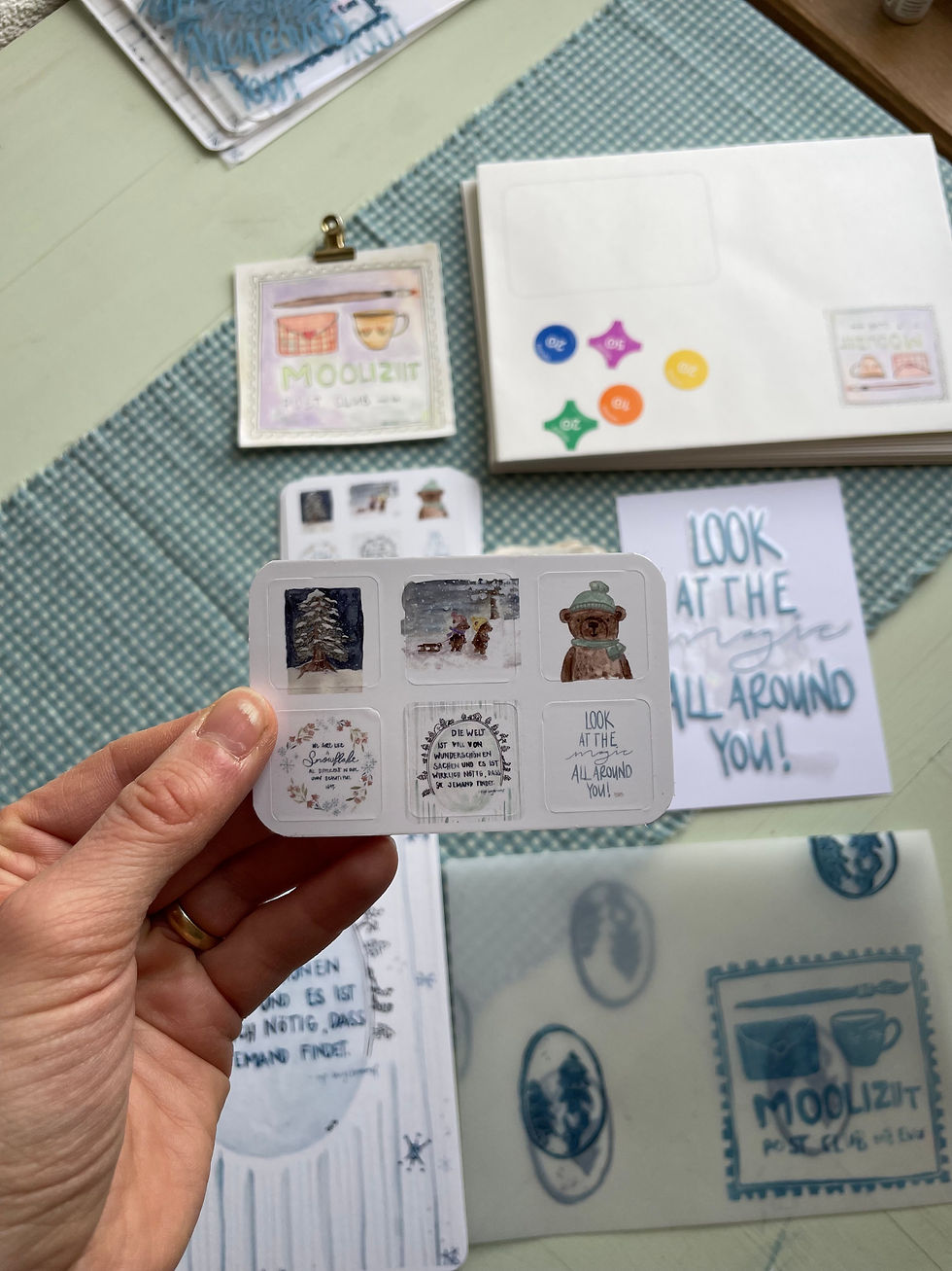 Miniaturbild: Feburar Edition Mooliziit Postclub 2026